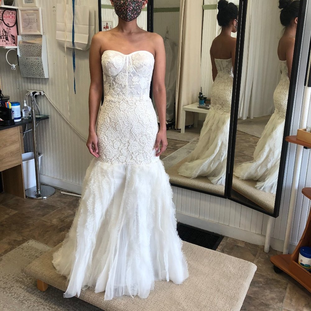 Oscar De La Renta Spring 2016 Bridal Gown (size 0)